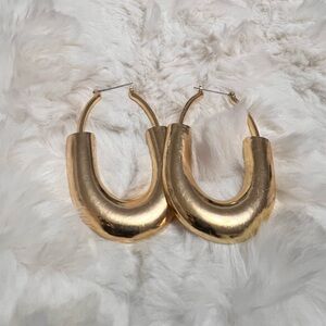 Chic Gold Hoop Earrings